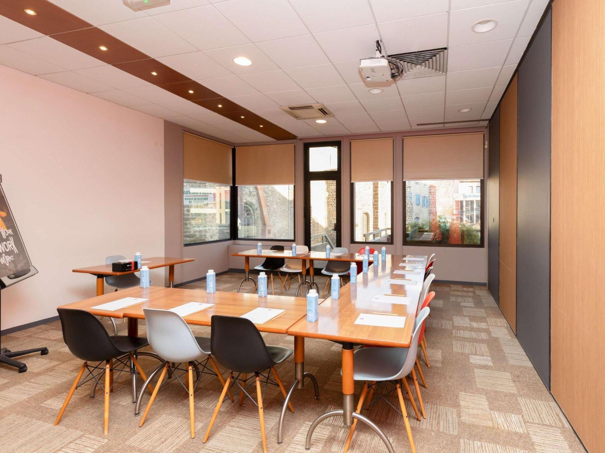 Готель Ibis Le Puy-En-Velay Centre Екстер'єр фото