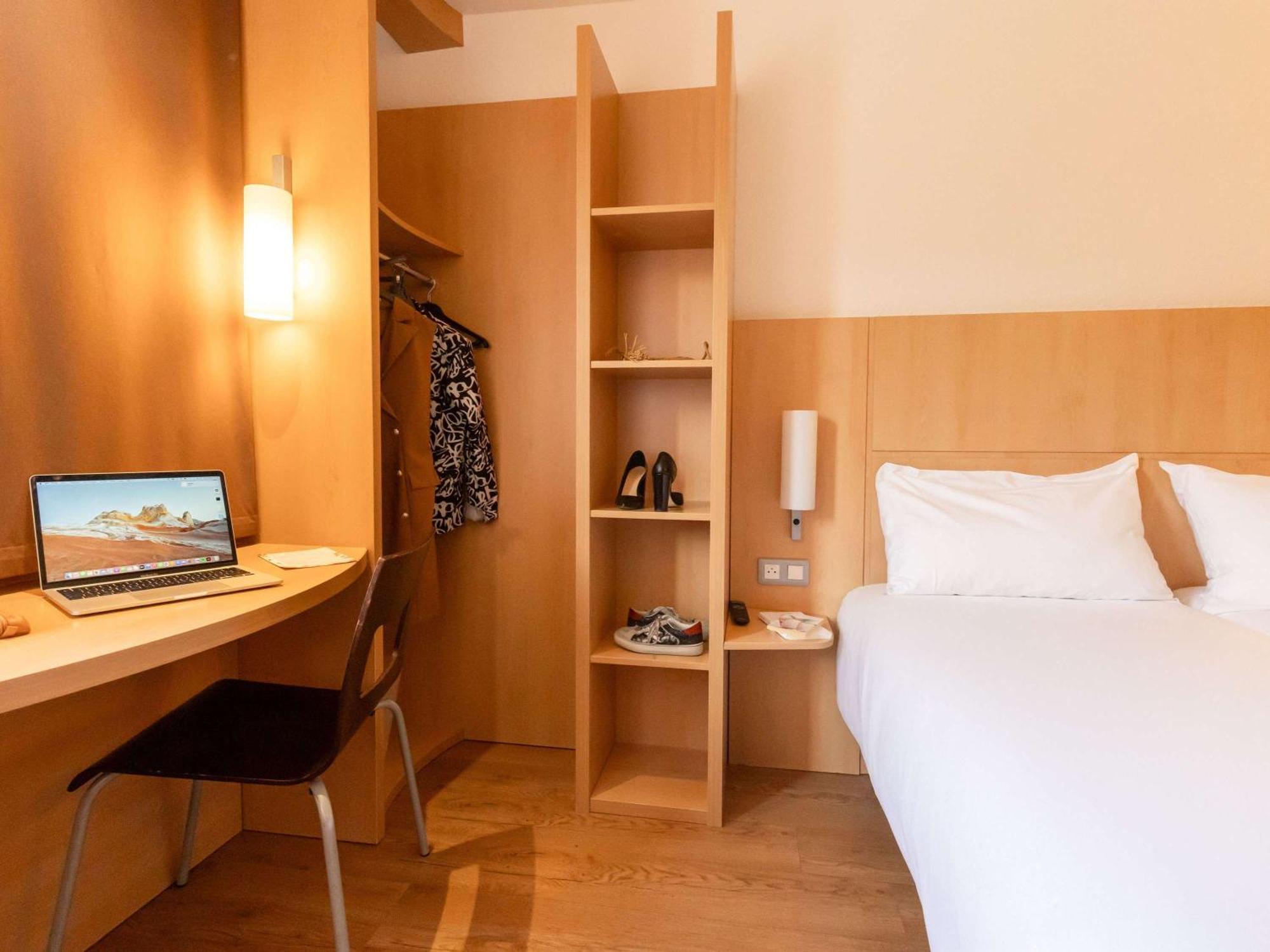 Готель Ibis Le Puy-En-Velay Centre Екстер'єр фото
