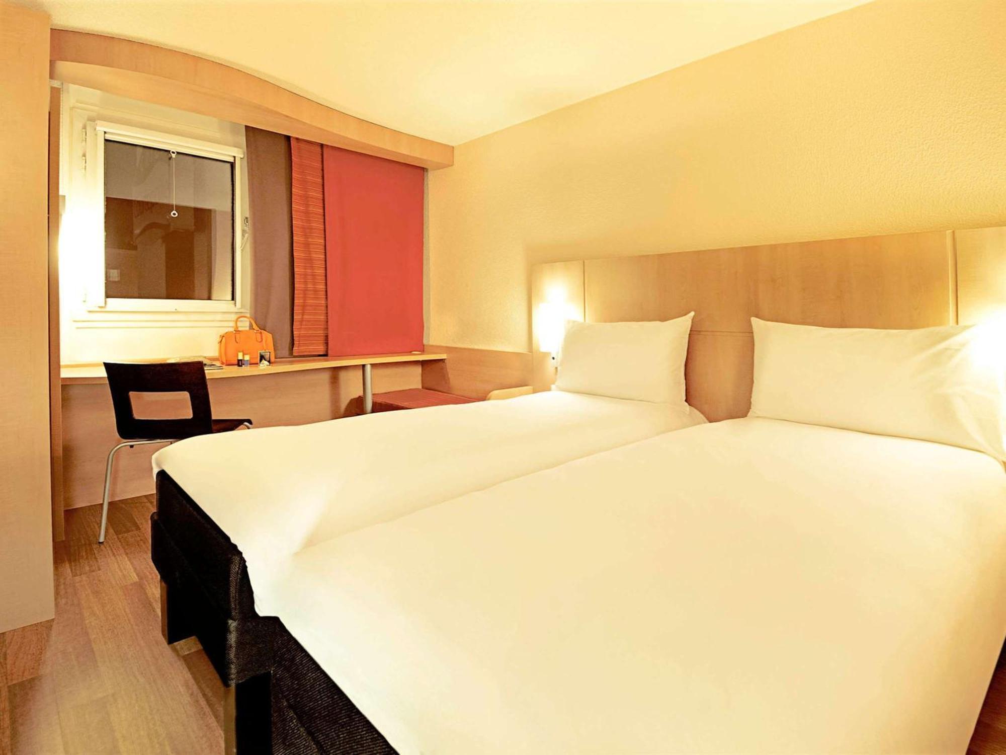 Готель Ibis Le Puy-En-Velay Centre Екстер'єр фото