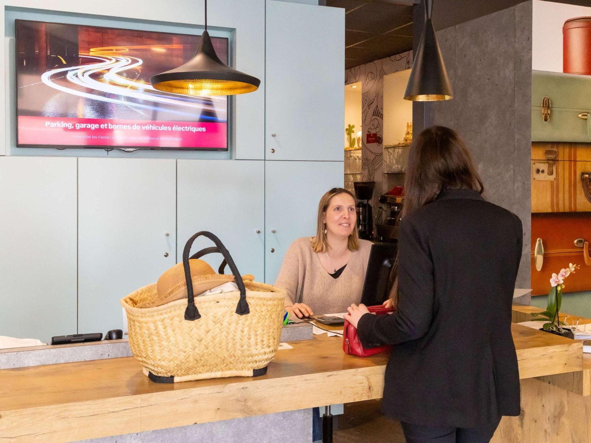 Готель Ibis Le Puy-En-Velay Centre Екстер'єр фото